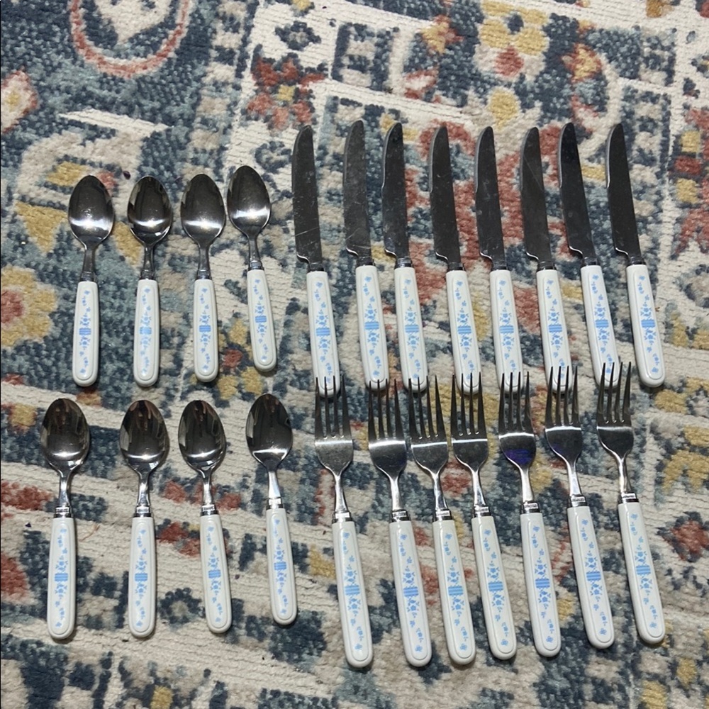 23 pc Corelle "First of Spring" flatware Cutlery Set